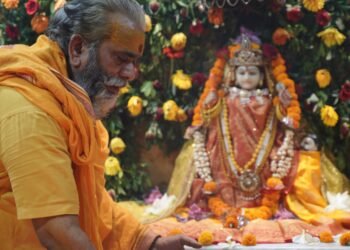  *श्री पीताम्बरा पीठ त्रिदेव मंदिर में आषाढ़ गुप्त नवरात्र उत्सव सभी देवता माँ पीताम्बरा बगलामुखी देवी की कृपा से संसार बनाते हैं सत्ता और सफलता प्राप्त करते हैं