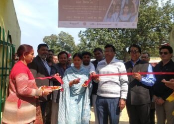 राष्ट्रीय कृमि मुक्ति दिवस पर विधायका गुड़िया कठेरिया ने बच्चों को खिलाई कृमिनाशक दवा