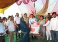 बढ़ते जल स्तर के बीच औरैया प्रशासन सतर्क, ग्राम अस्ता में बाढ़ प्रभावित क्षेत्रों का निरीक्षण व राहत सामग्री वितरण