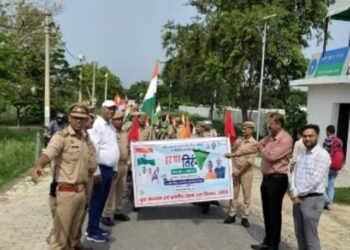 औरैया में निकली भव्य तिरंगा यात्रा, 200 से अधिक जवानों और युवाओं ने लिया उत्साहपूर्वक भाग