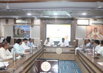 जनपद की रैंकिंग सुधारने को लेकर डीएम सख्त, लापरवाह अधिकारियों पर चार्जशीट की चेतावनी  मुख्यमंत्री डैशबोर्ड की समीक्षा बैठक में योजनाओं की धीमी प्रगति पर जताई नाराजगी, अधिकारियों को दायित्वों का ईमानदारी से निर्वहन करने के निर्देश