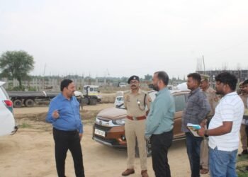 रिजर्व पुलिस लाइन के निर्माण कार्य का डीएम व एसपी ने किया निरीक्षण