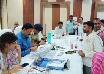 समस्याओं का स्थायी व निष्पक्ष समाधान सुनिश्चित करें : जिलाधिकारी