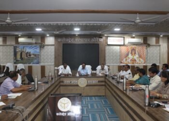 आगरा खंड स्नातक/शिक्षक निर्वाचन क्षेत्र की निर्वाचक नामावलियों के De-Novo पुनरीक्षण हेतु बैठक आयोजित