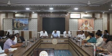 आगरा खंड स्नातक/शिक्षक निर्वाचन क्षेत्र की निर्वाचक नामावलियों के De-Novo पुनरीक्षण हेतु बैठक आयोजित