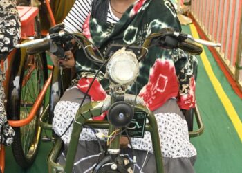 मोटराइज्ड ट्राईसाइकिल से बदली दिव्यांगों की जिंदगी, बृहस्पति और विष्णु बने आत्मनिर्भर