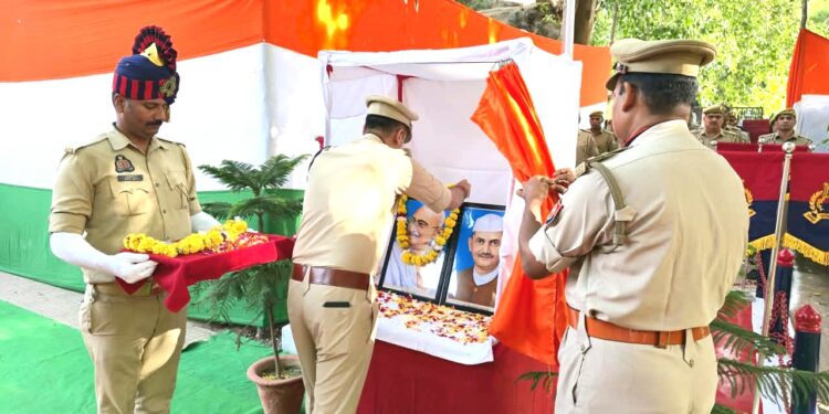 गांधी-शास्त्री जयंती पर पुलिस लाइन में गूंजा सत्य, अहिंसा और एकता का संदेश